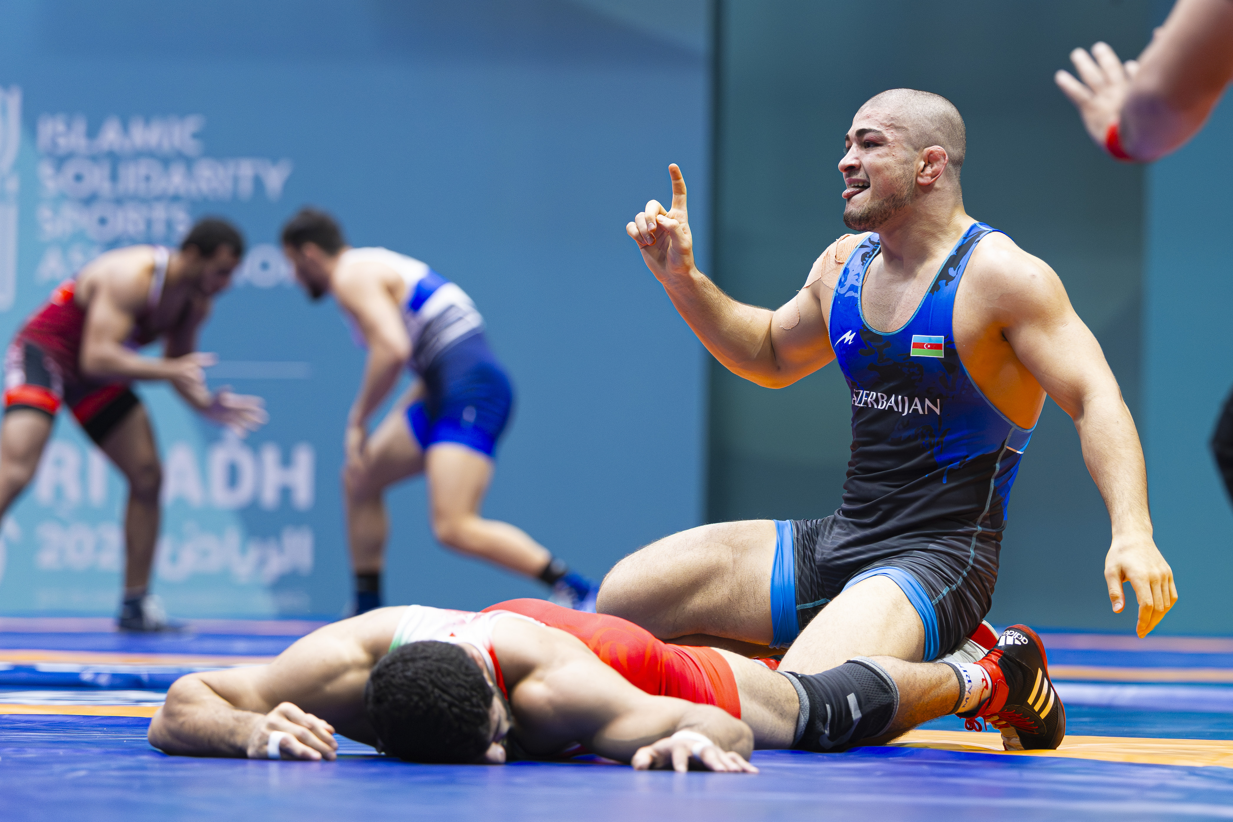 Arsenii DZHIOEV (AZE)